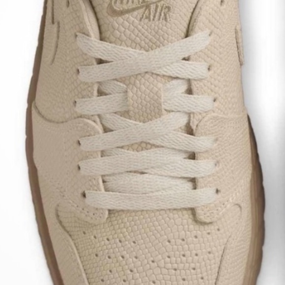 NIKE NEW INSIDE THE BOX Air Jordan 1 Brooklyn Low Rattan Desert CamoNike Women's - Picture 4 of 6